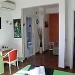 Momentidi Bed and Breakfast Πέστουμ
