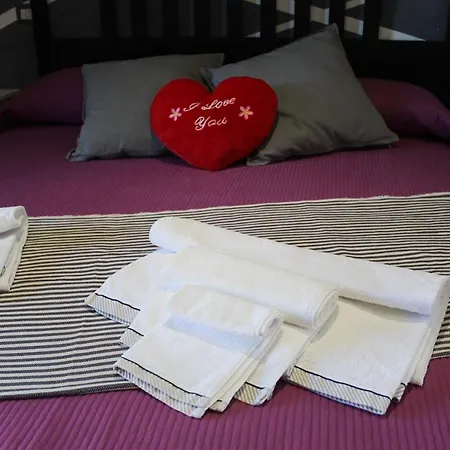 Momentidi Bed and Breakfast Πέστουμ