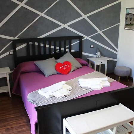 Momentidi Bed and Breakfast Πέστουμ