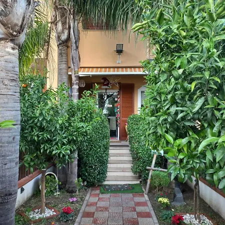 Bed and Breakfast Momentidi Πέστουμ
